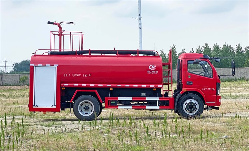 🚒 消防车大揭秘：城市里的"红色守护神"到底有多硬核？